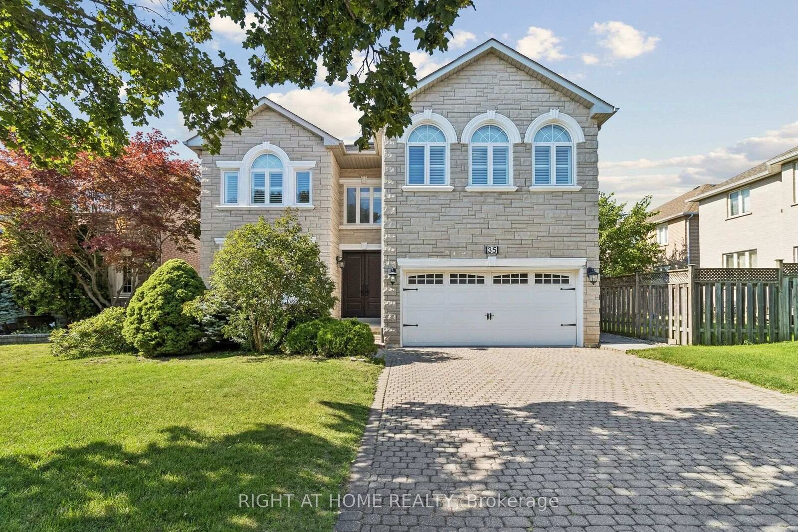 Property Photo: 35 Palace Court ON L4B 4C3