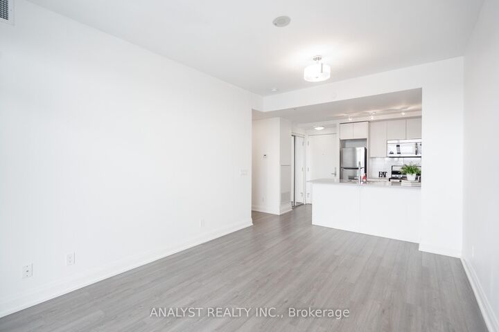 Property Photo: 56 Annie Craig Drive 3707 ON M8V 0C8