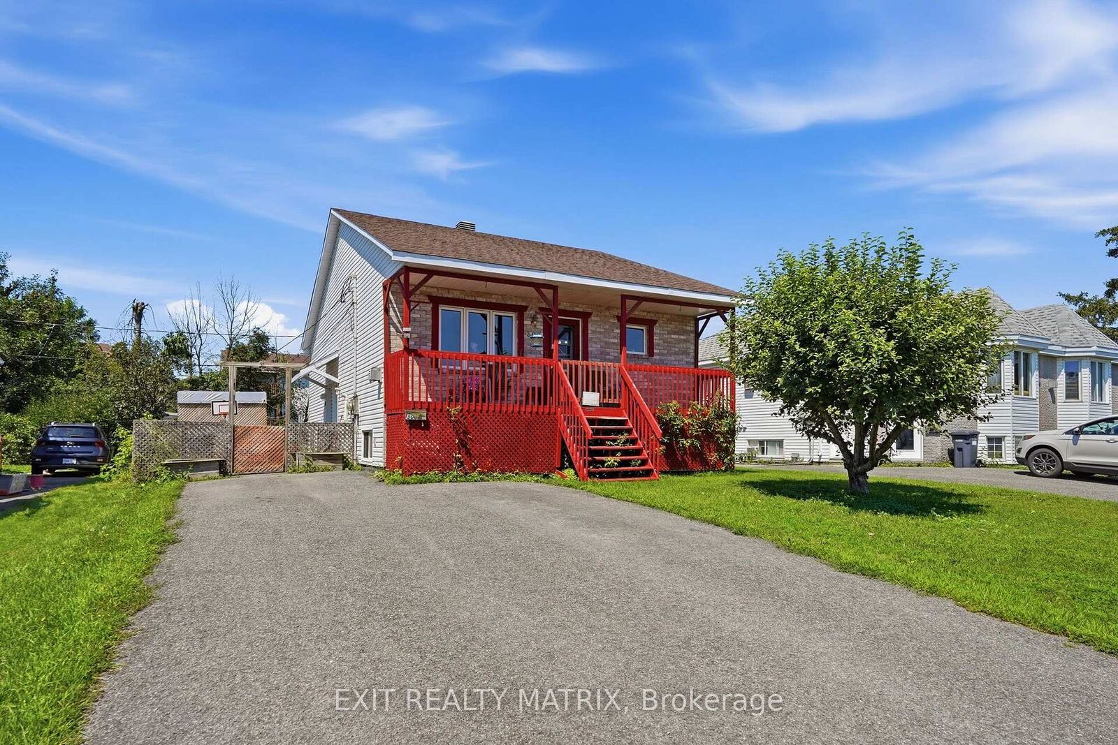 Property Photo:  300 Tupper Street  ON K6A 2V2 