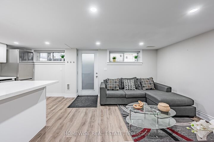 Property Photo:  68 Fairleigh Crescent Lower  ON M6C 3R9 