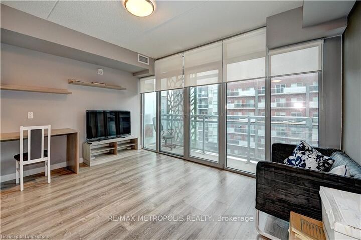 Property Photo:  250 Albert Street 202  ON N2L 3T6 