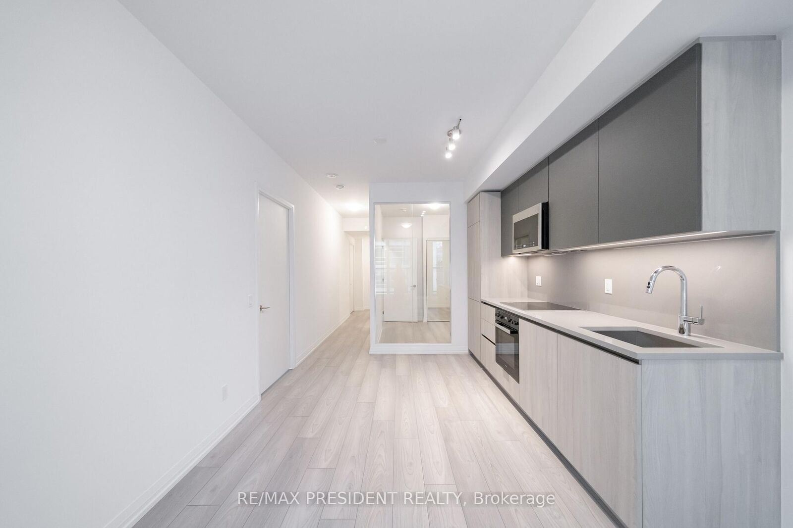 Property Photo: 400 King Street W 511 ON M5V 1K2
