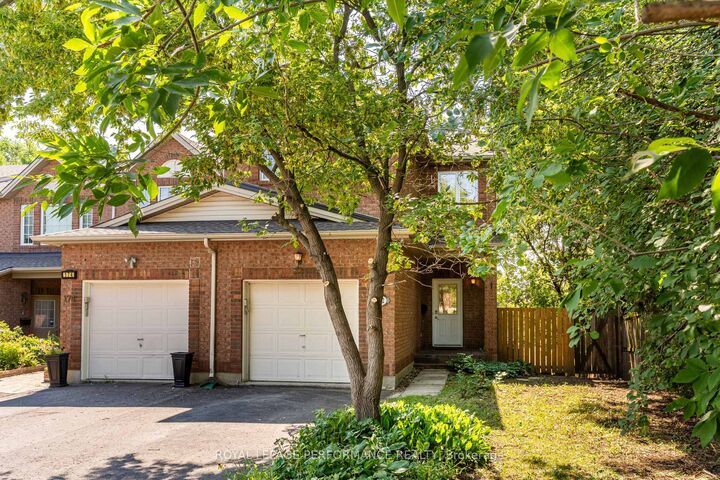 Property Photo: 172 Carwood Circle ON K1K 4V6