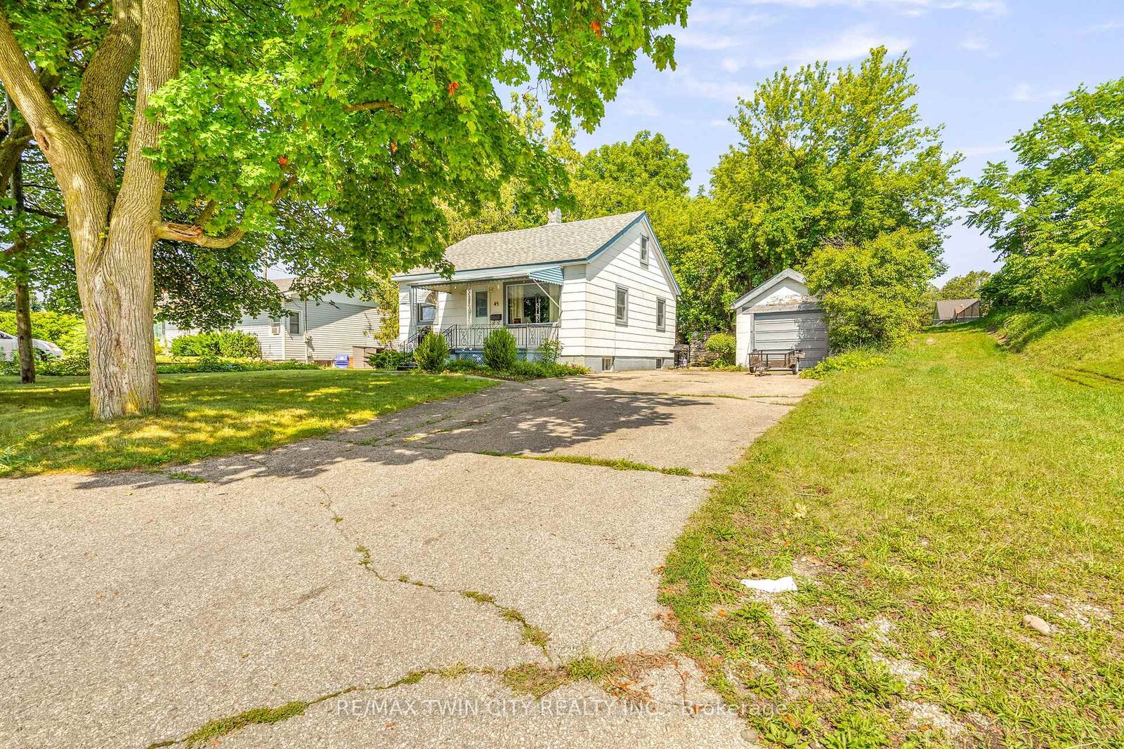 Property Photo: 45 Wellington Street ON N3L 1T2