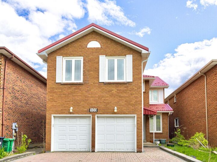 Property Photo:  103 Whitchurch Mews  ON L5A 4B2 