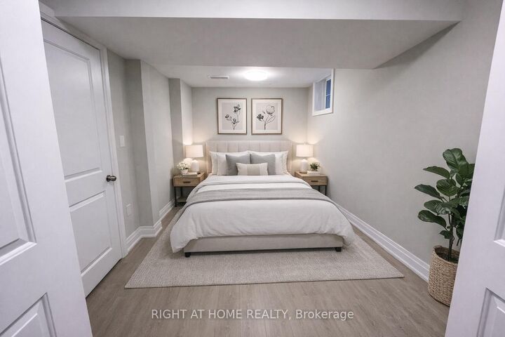 Property Photo: 3551 Autumnleaf Crescent Lower ON L5L 1K6
