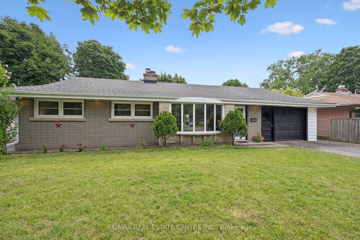 Property Photo:  534 Bishop Street N  ON N3H 2K5 