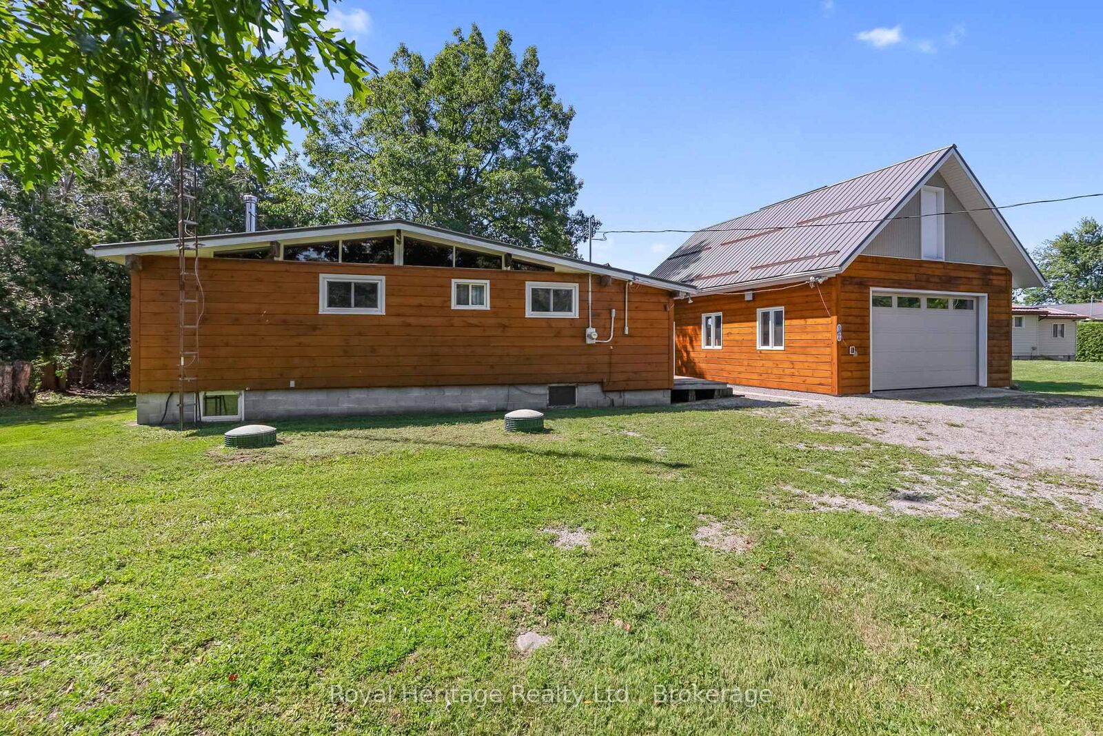 Property Photo: 9 Gold Street ON K0M 1N0