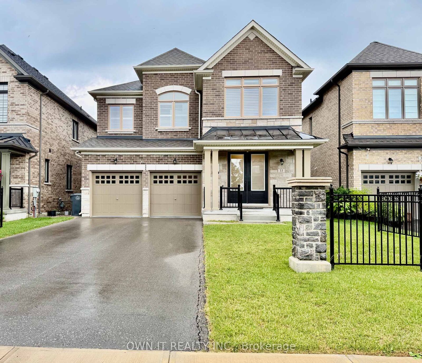Property Photo: 33 Lost Canyon Way ON L6X 3A6