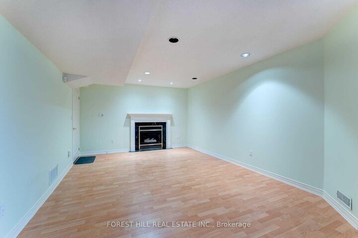 Photo de la propriété:  198 Homewood Avenue Bsmt  ON M2M 1K6 