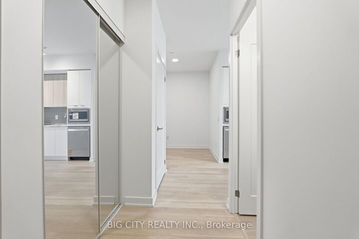 Property Photo: 5105 Hurontario Street 1601 ON L4Z 0C9