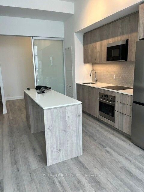Property Photo:  15 Skyridge Drive E 925  ON L6P 4S3 