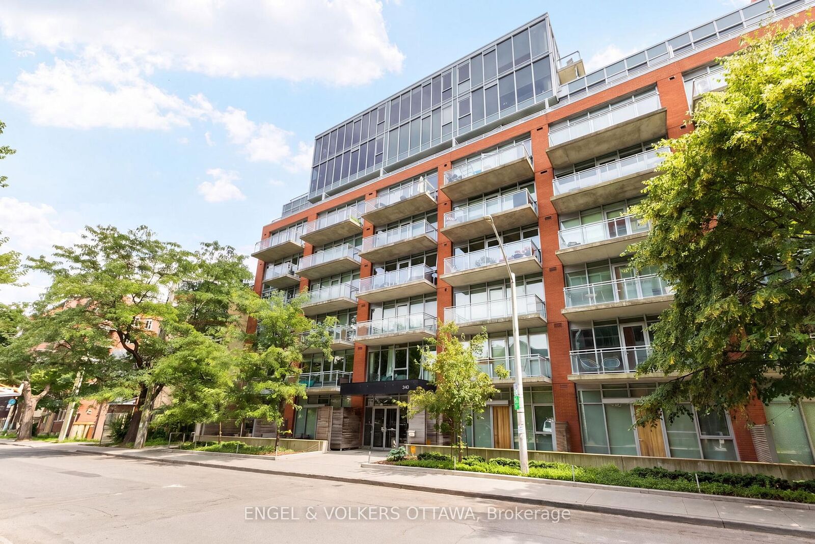 Property Photo: 340 McLeod Street 935 ON K2P 1A4