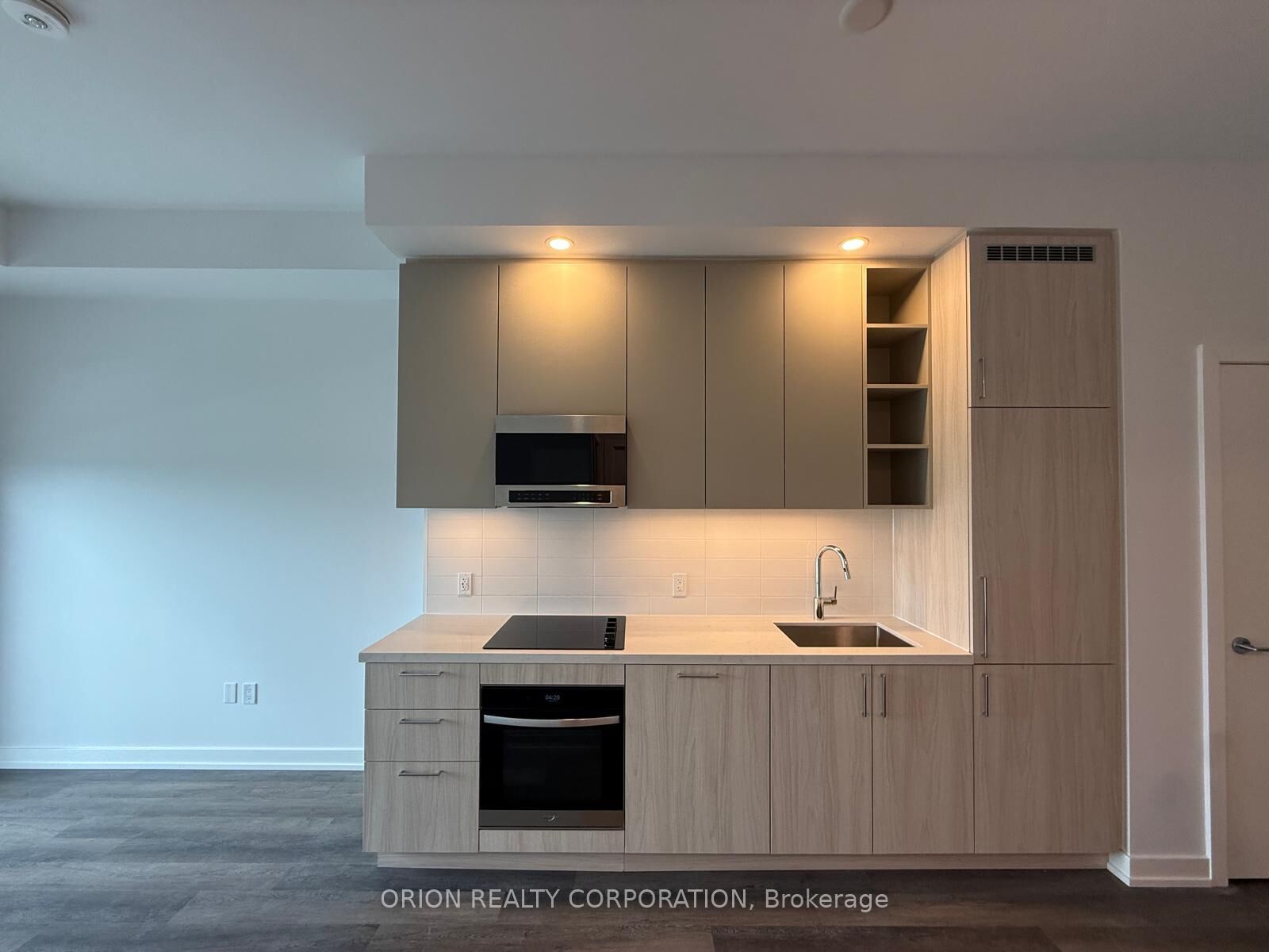 Property Photo: 5 Meadowdale Road 314 ON L4K 0C7
