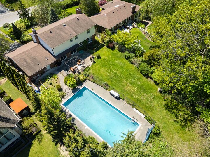 Property Photo: 865 Meadow Wood Road ON L5J 2S7