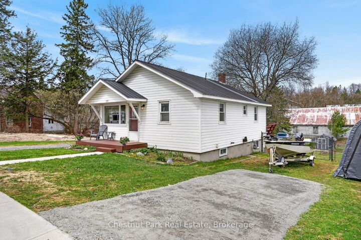 Property Photo:  213 Yonge Street  ON P0A 1C0 