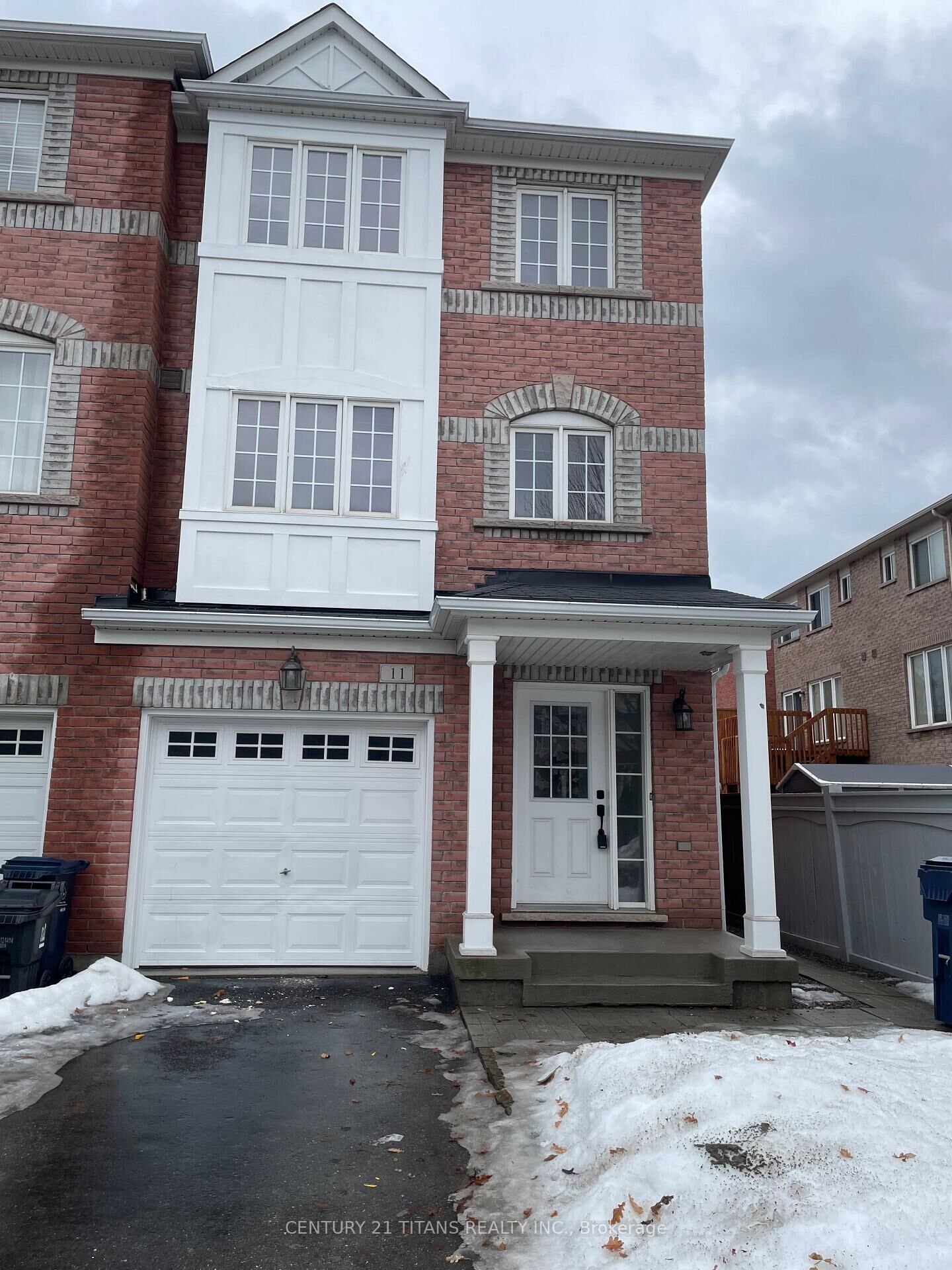 Property Photo:  11 Etienne Street Upper  ON M1L 0A2 