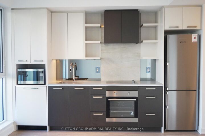 Property Photo: 1830 Bloor Street W 636 ON M6P 3K6