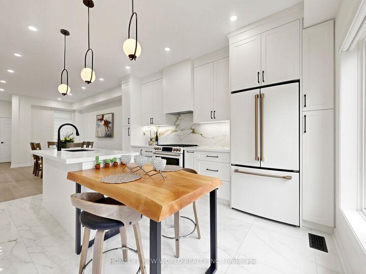 Property Photo: 7 Monaco Crescent ON L4S 1V1