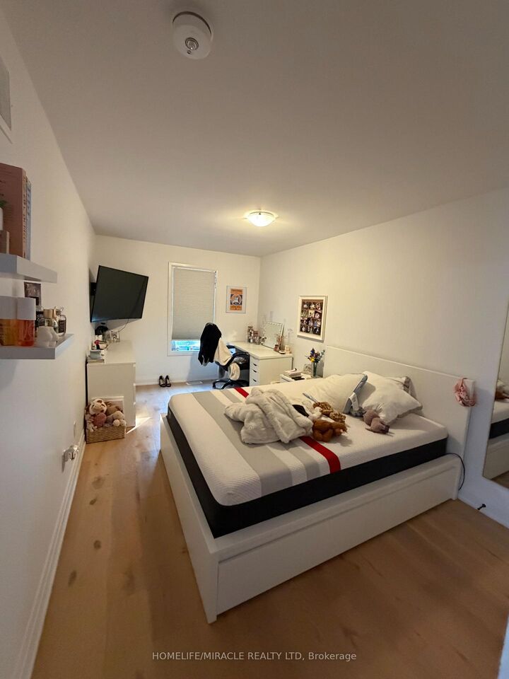 Property Photo: 2 Stonehart Lane ON L4M 7E8