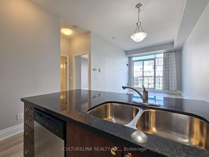 Property Photo:  111 Upper Duke Crescent 1008  ON L6B 1N1 