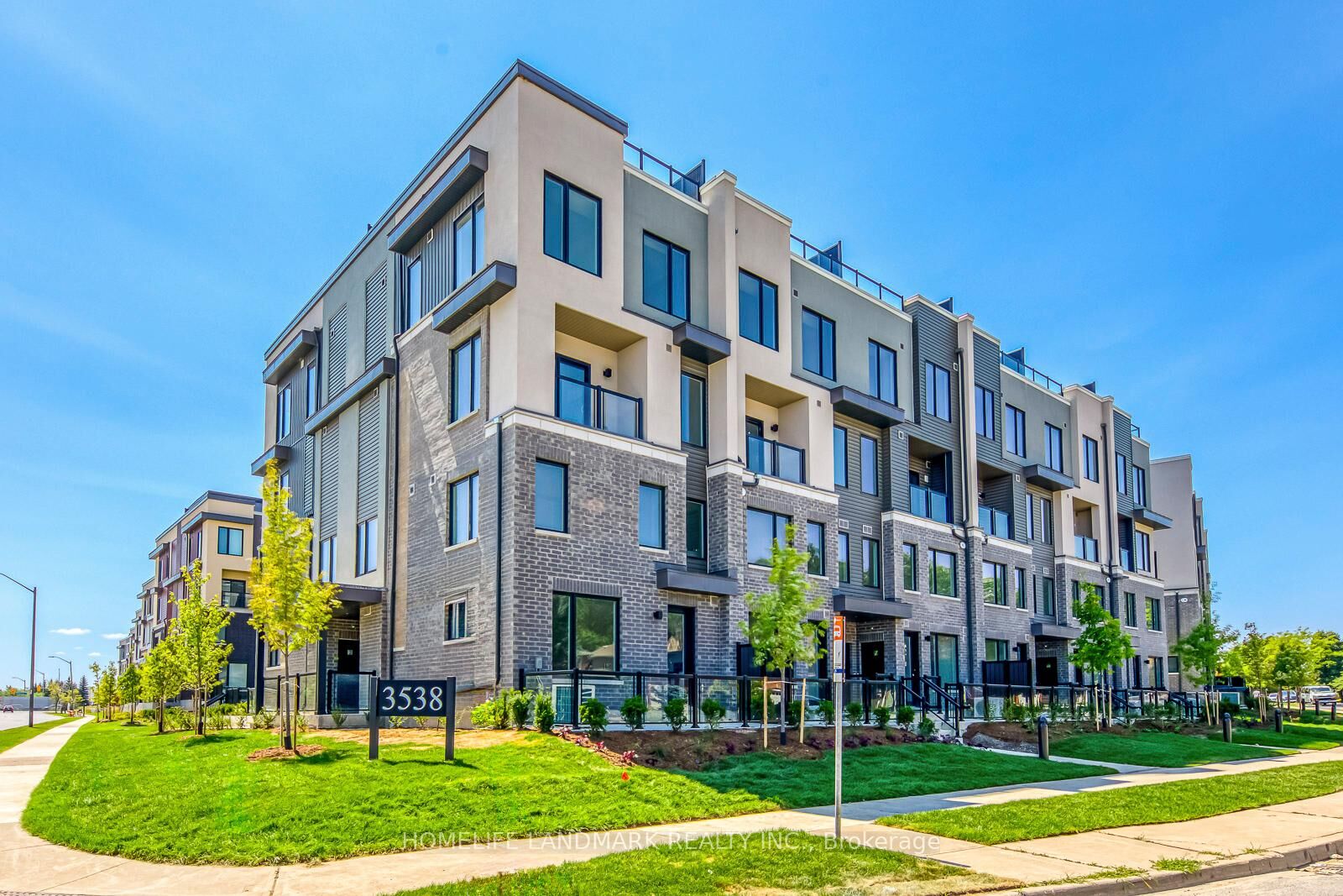 Property Photo: 3538 Colonial Drive 14 ON L5L 5R9