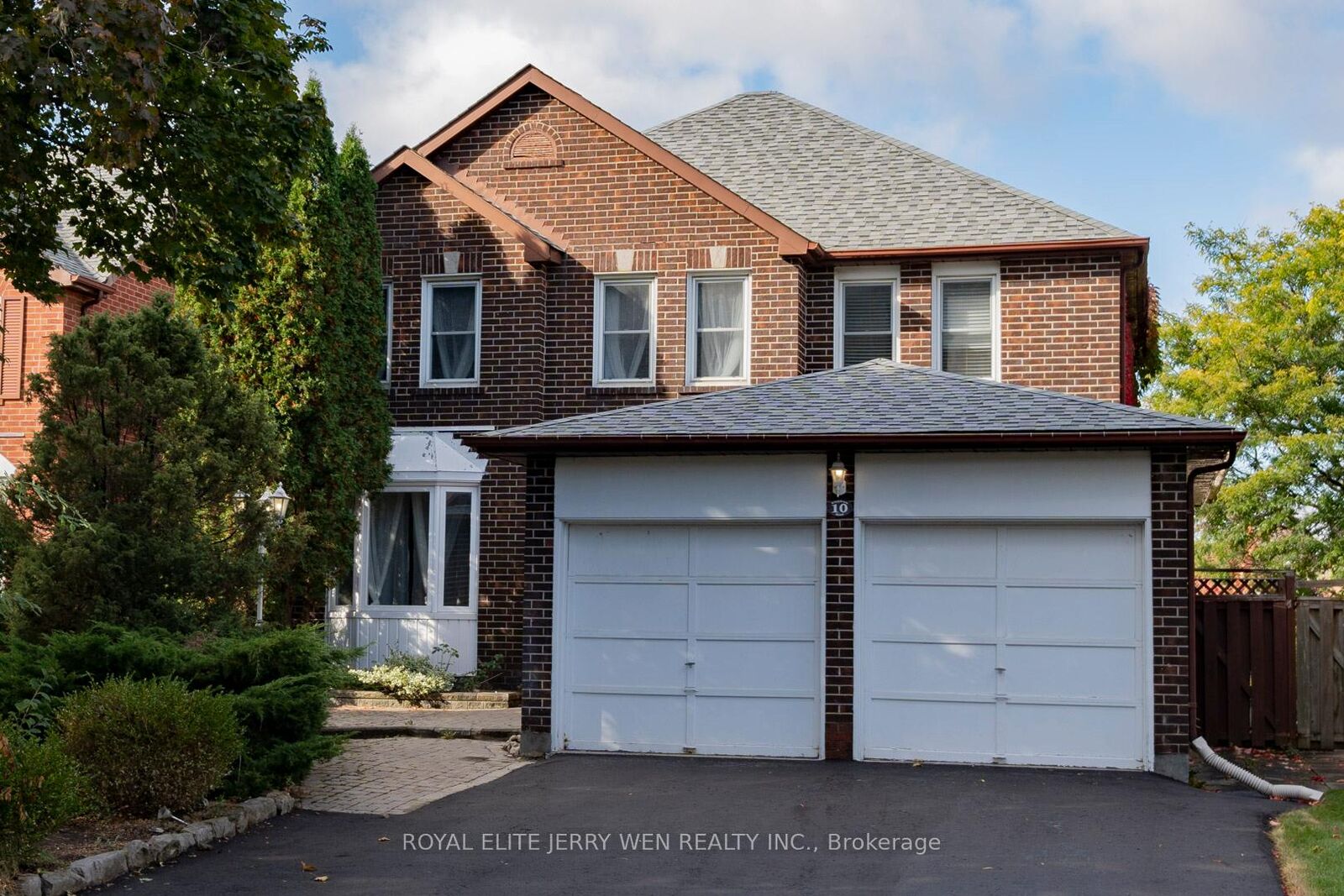 Property Photo: 10 Kingsboro Road ON L3T 6S9
