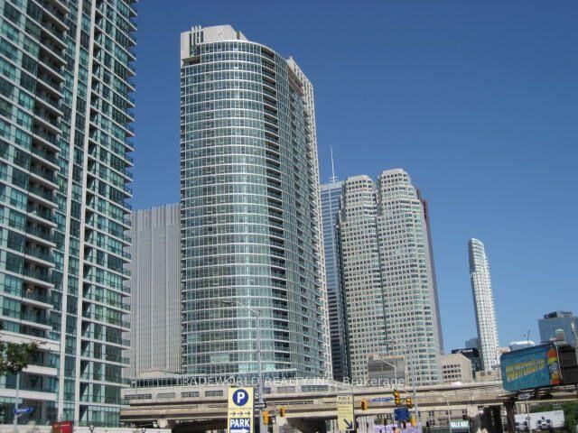 Photo de la propriété: 18 Yonge Street 1604 ON M5E 1Z8