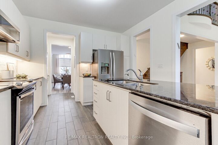 Property Photo: 3046 Monarch Drive ON L3V 8K3