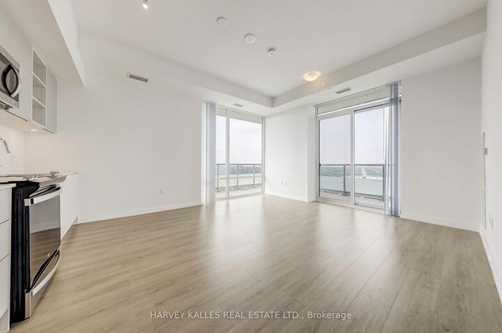 Property Photo: 50 Dunfield Avenue Lph19 ON M4S 0E4