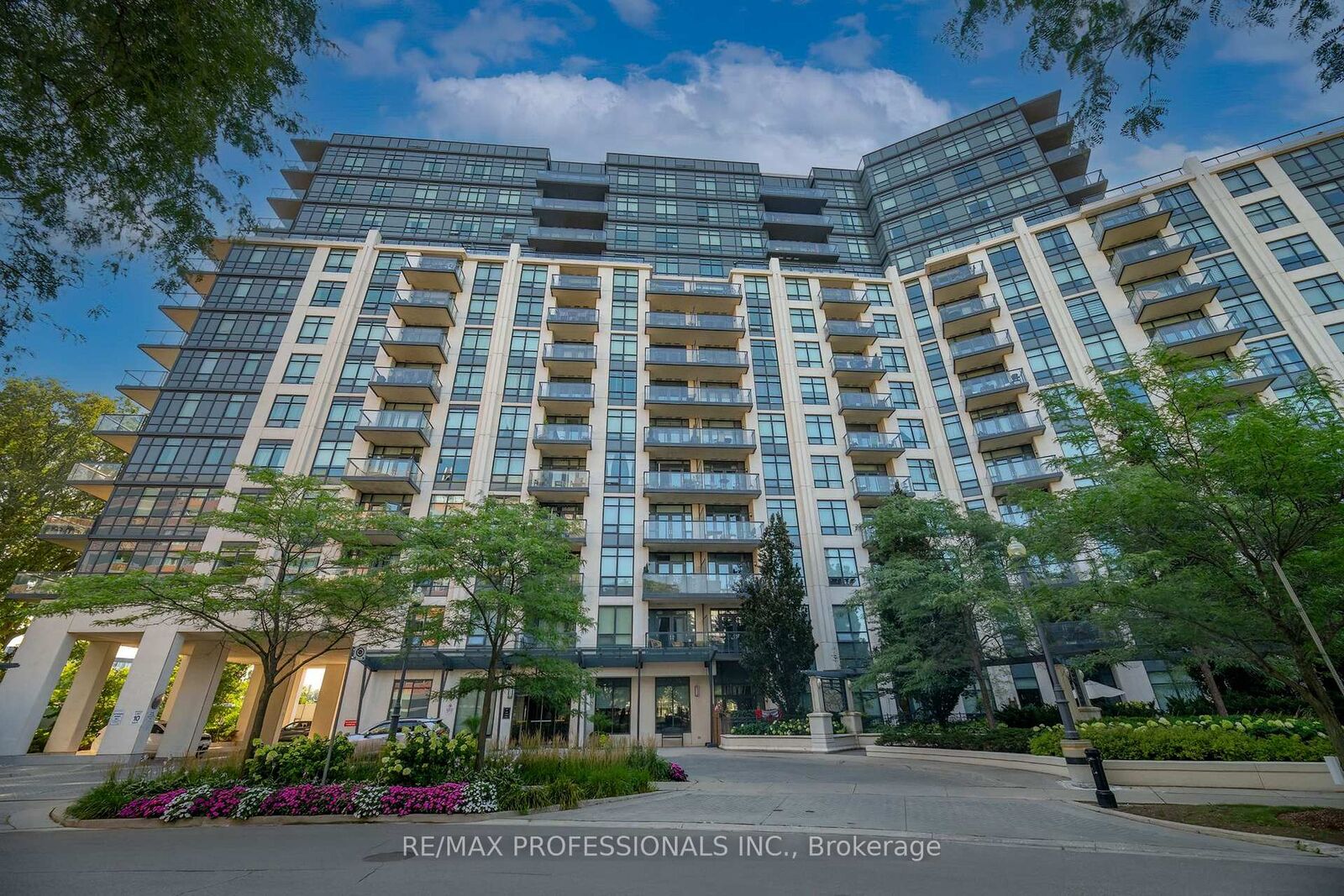 Property Photo:  1135 Royal York Road 312  ON M9A 0C3 