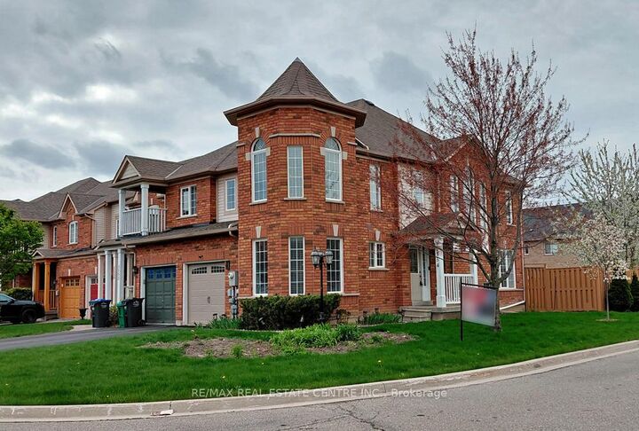 Property Photo: 5554 Linwell Place ON L5M 6L7