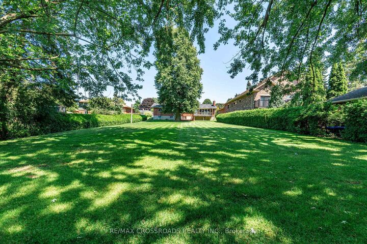 Property Photo: 166 Elizabeth Crescent N ON L1N 3R7