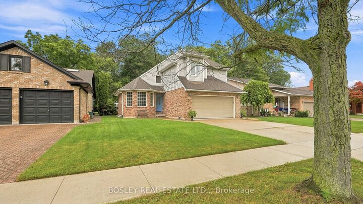 Property Photo:  236 Northwood Drive  ON L3C 6V3 