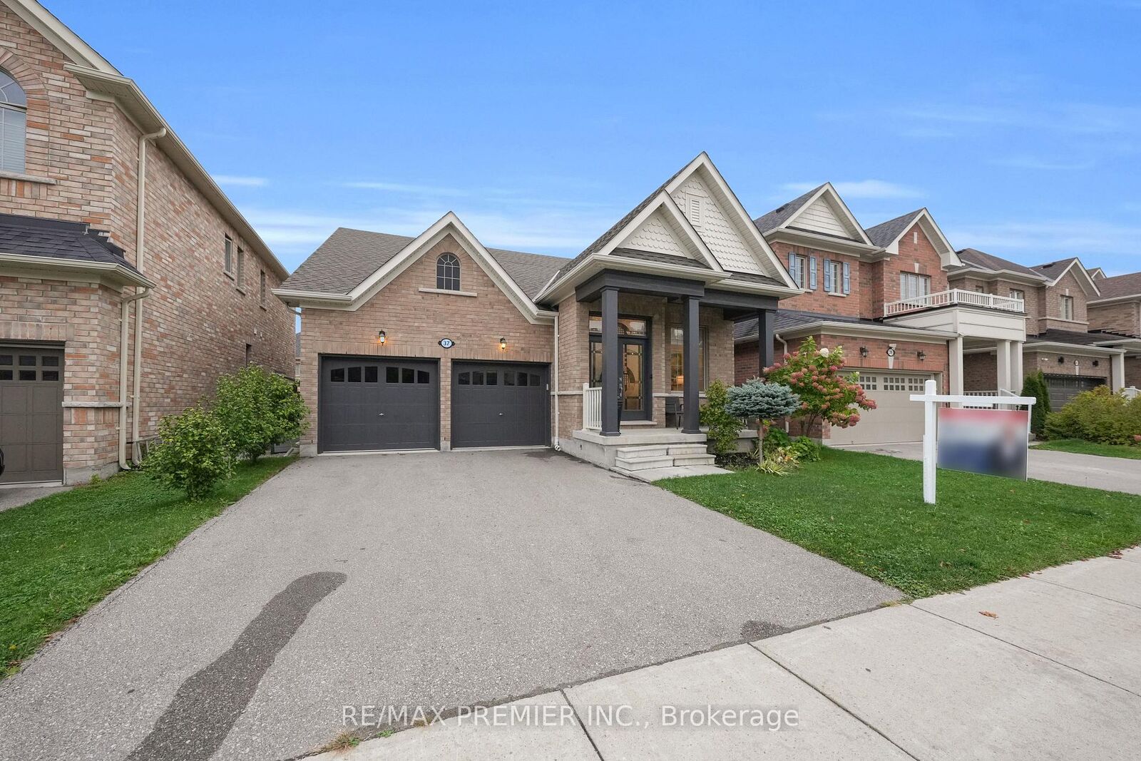 Property Photo: 37 Walls Crescent ON L0G 1W0