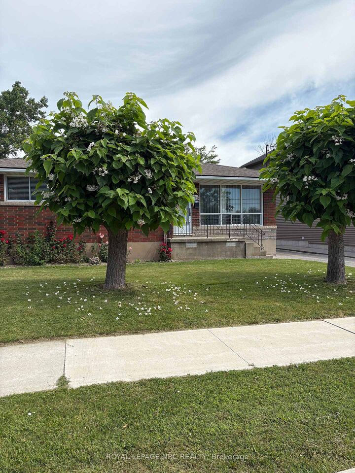 Property Photo: 409 Broadway Avenue ON L3C 5M3