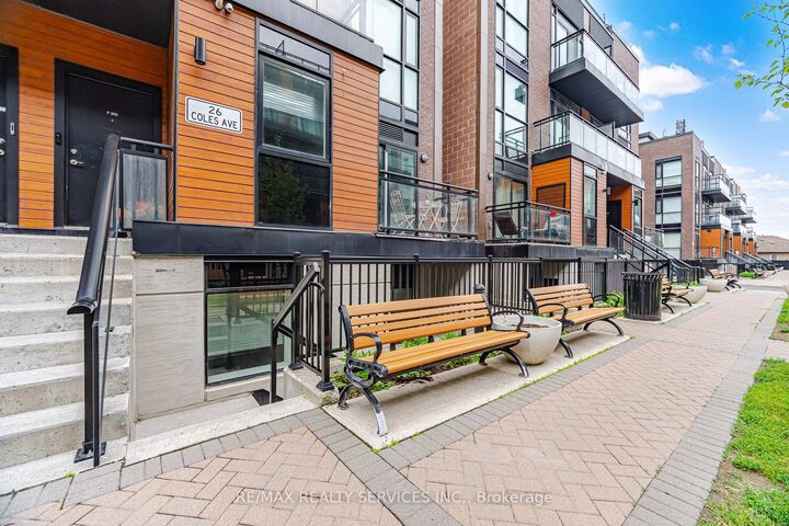 Property Photo: 26 Coles Avenue 302 ON L4L 0J1