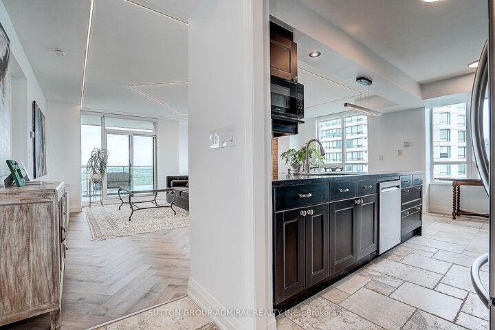Property Photo: 100 Promenade Circle 806 ON L4J 7W7