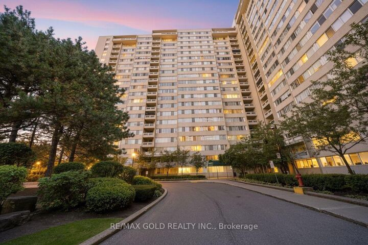Property Photo: 3590 Kaneff Crescent 1913 ON L5A 3X3