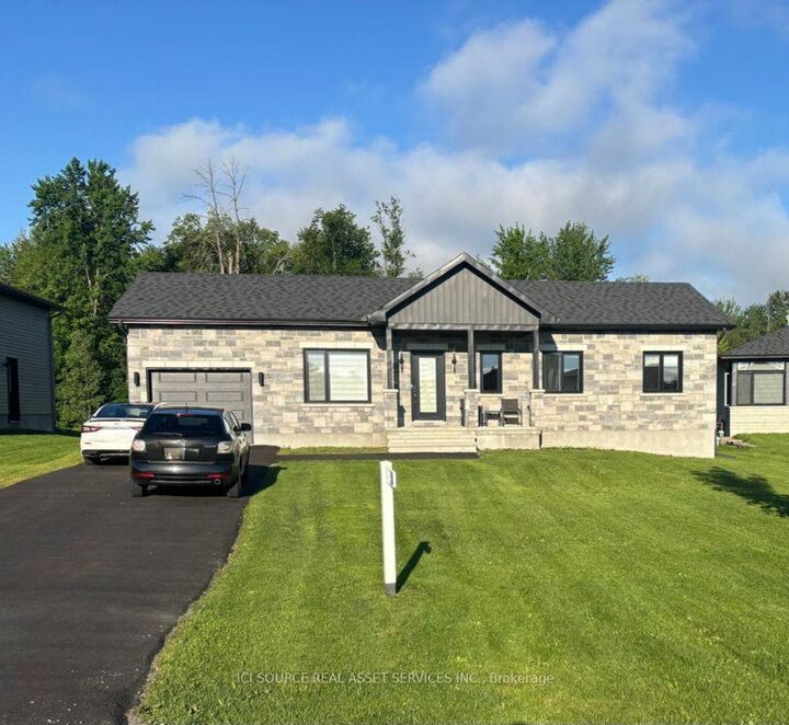 274 Roxanne Street — photo 1