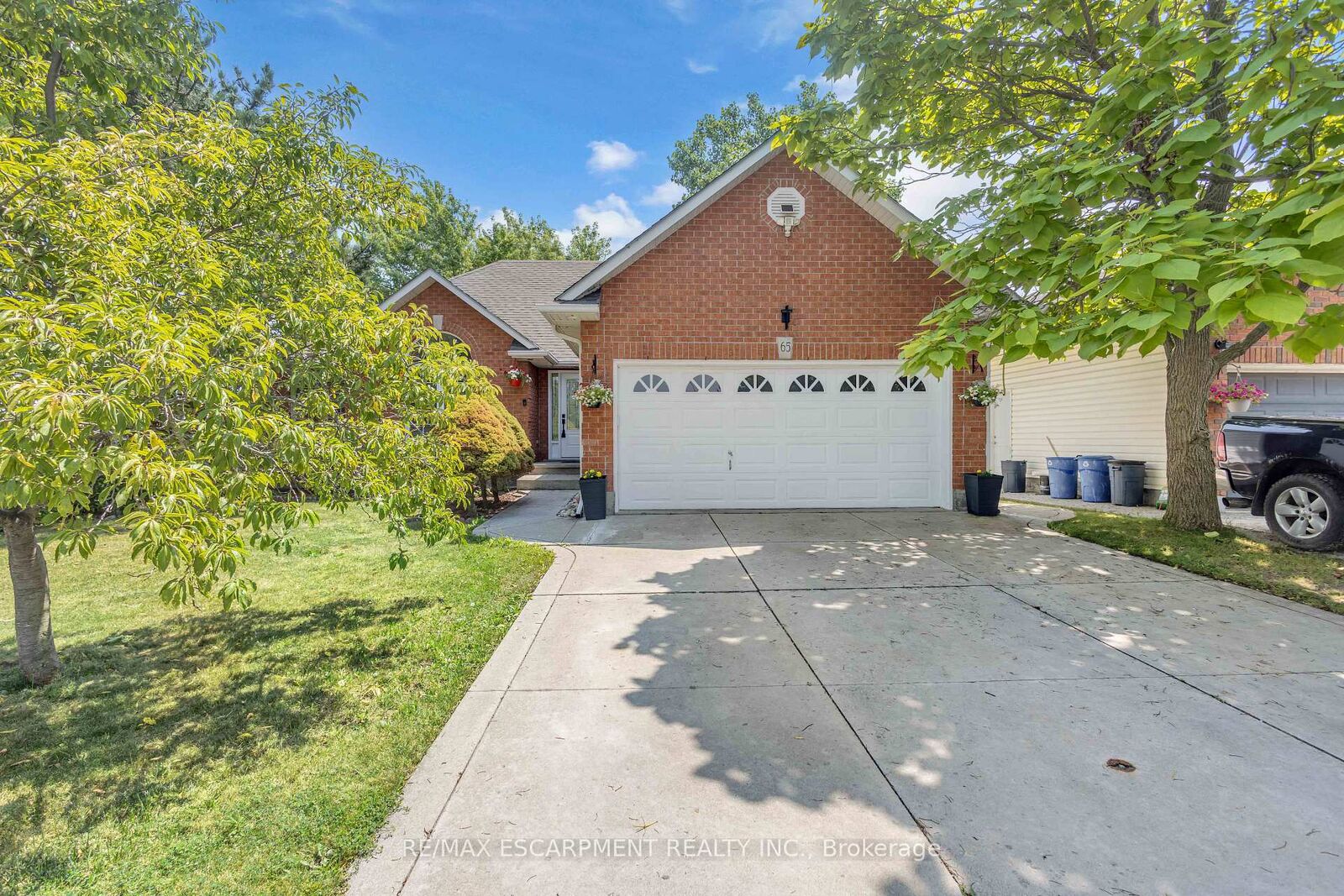 Property Photo:  65 Thistlemoor Drive  ON N3W 2K5 