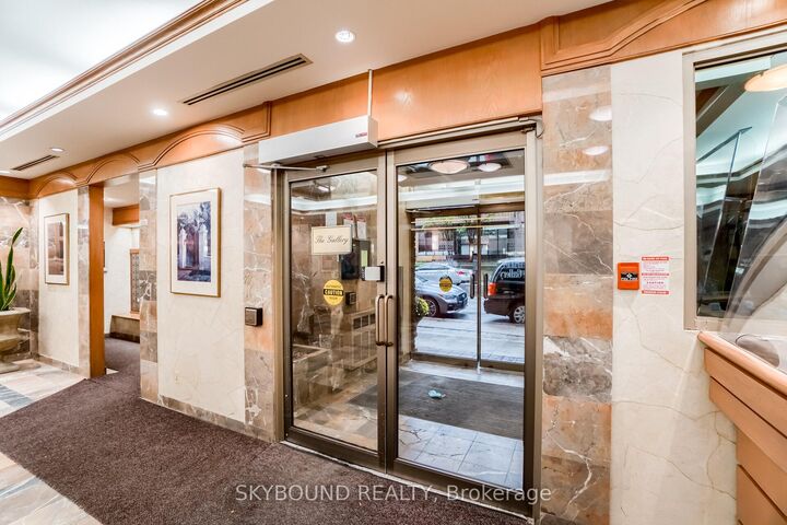 Property Photo: 25 Grenville Street 1605 ON M4Y 2X5