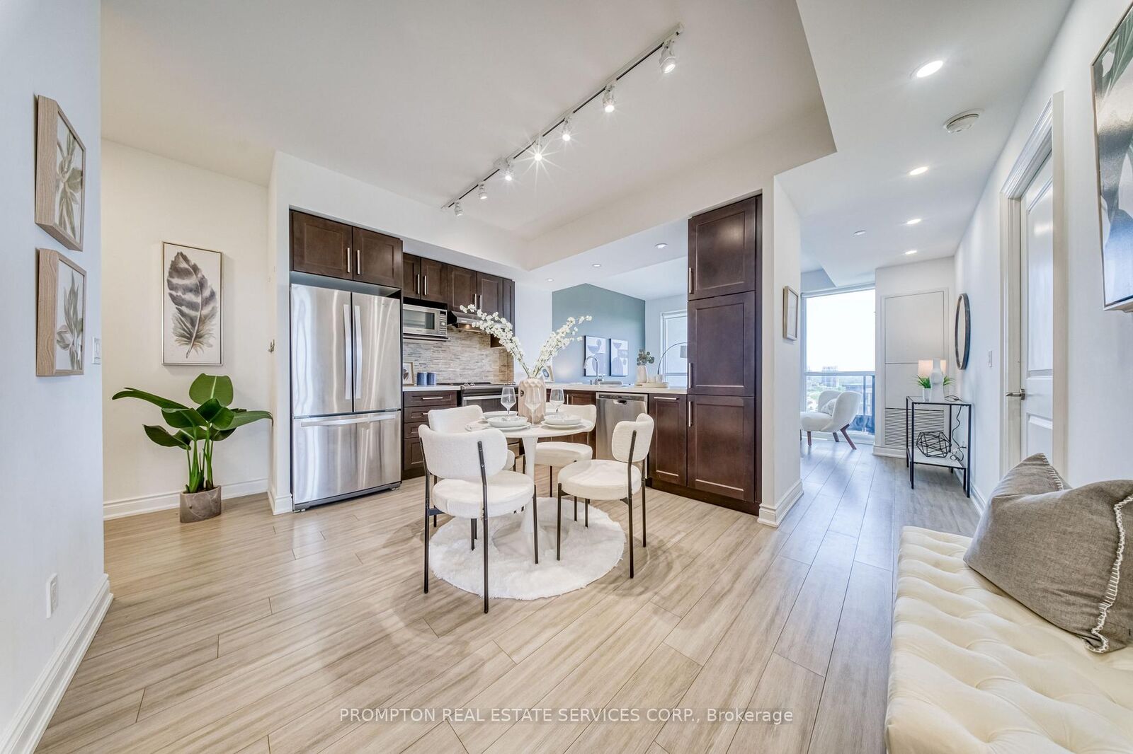 Property Photo:  38 Cedarland Drive 1208  ON L6G 0G7 