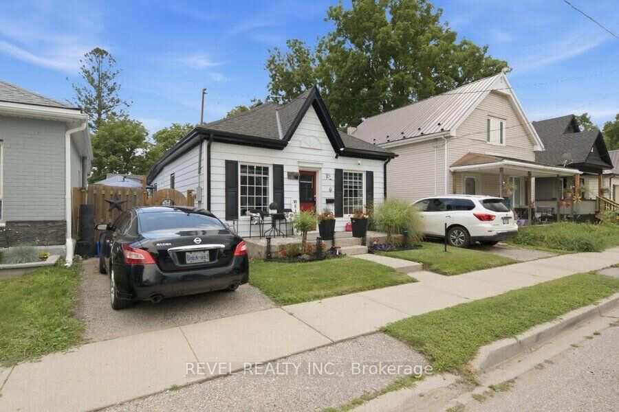 Property Photo: 11 Esther Street ON N3S 6K3