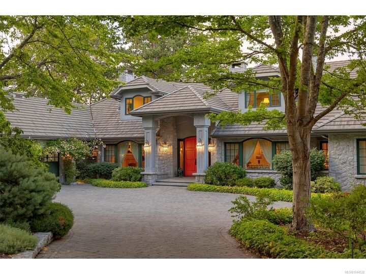 3445 Beach Dr — photo 1