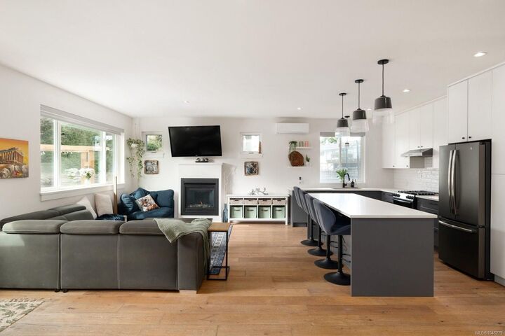 Property Photo: 2101 Weiler Ave W BC V8L 1R3