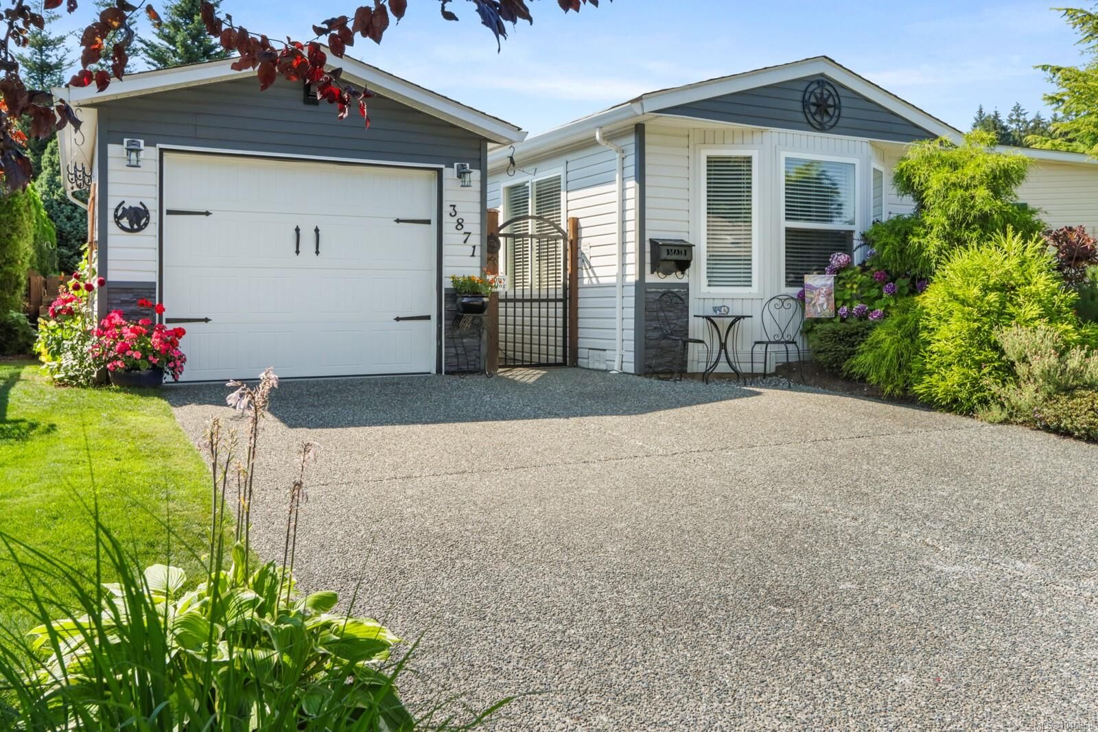 Property Photo: 3871 King Arthur Dr BC V9T 6B9