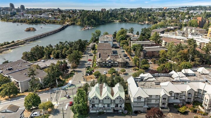234 Gorge Rd E — photo 1
