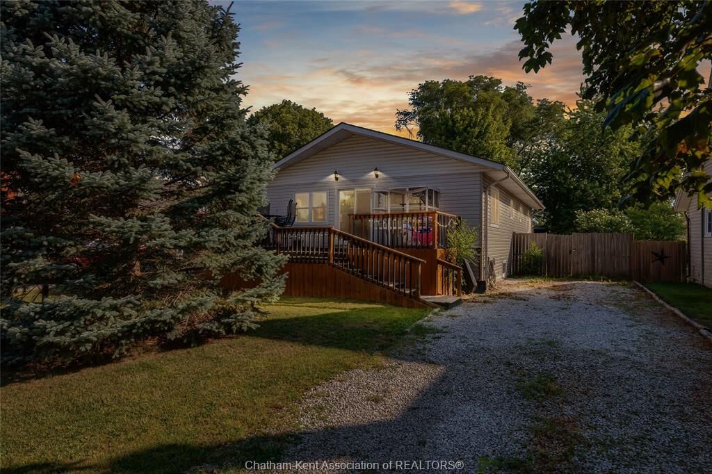 Property Photo: 104 Erie Street South ON N0P 1W0