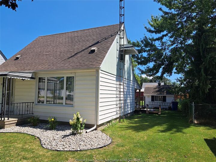 Property Photo: 51 Crawford Avenue ON N0P 2L0